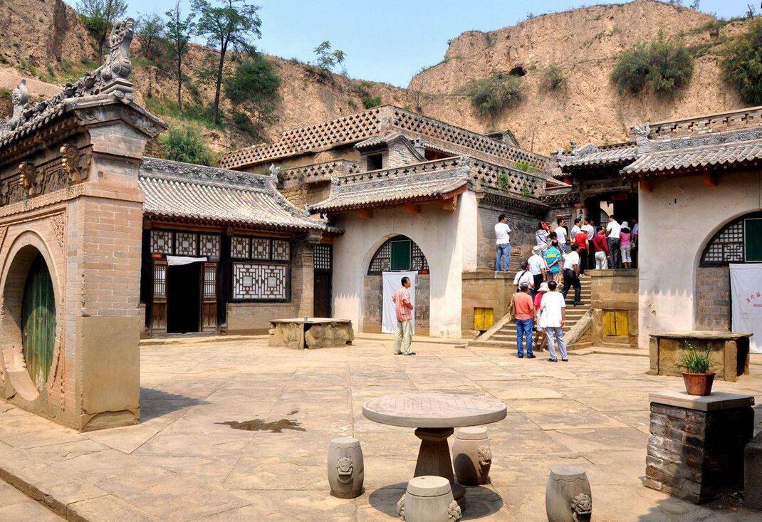 他于1869年从外地请人设计,亲自监修的这部集陕北窑洞和四合院为一体