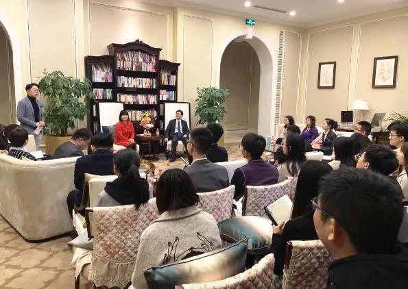 新华联傅军傅爽爽父女能力挽狂澜股权冻结待兑付债券8822亿
