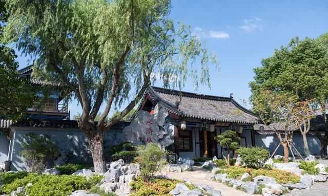 是当时下层社会人们生活的真实写照,走在紫石街上,王婆茶馆,翠云楼