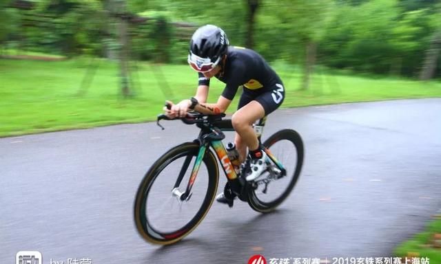 才华与美貌她都有 骑公路玩铁三飞奔的阿七