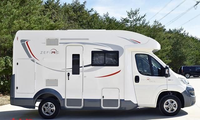 五十万级别的c型房车,这辆意大利的房车浪漫唯美,细节取胜