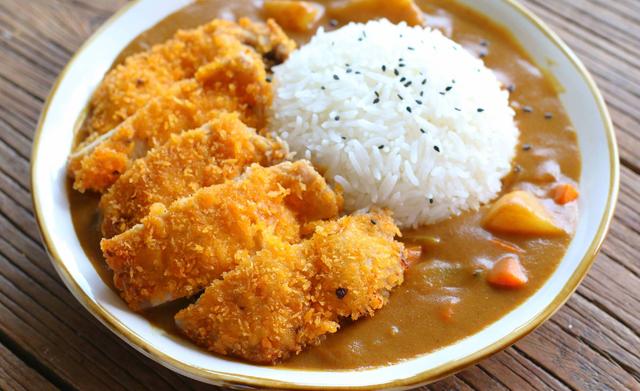 咖喱猪排饭,不管是猪排还是咖喱都比外面更好吃,而且超级简单!