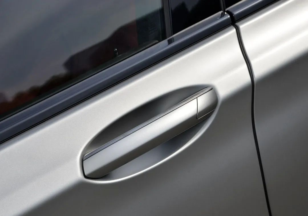 收藏,宝马各式门把手大盘点!除了开车门竟然还有这些酷炫功能