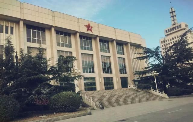 什么级别的军人才有资格入住军区大院住里面是什么感觉