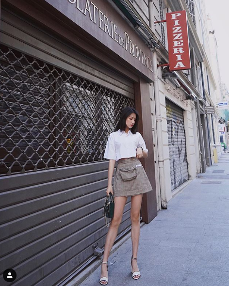 中超小姐姐:严鼎皓女友长腿吸睛面容精致,重伤期间长伴身边照料