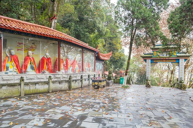 宜春这座禅寺拥有千年历史,空气清新环境幽静,是礼佛休闲好去处