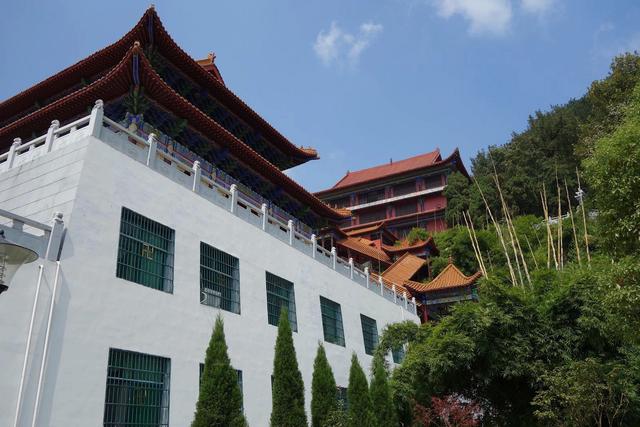 宜春这座禅寺拥有千年历史,空气清新环境幽静,是礼佛休闲好去处