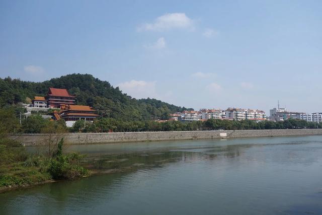 宜春这座禅寺拥有千年历史,空气清新环境幽静,是礼佛休闲好去处