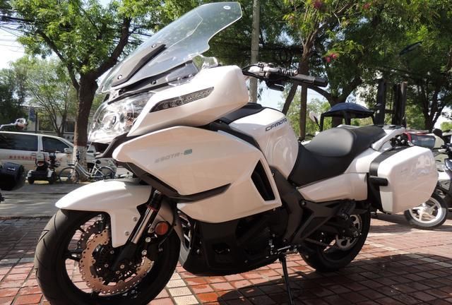 实拍解析2020新版春风国宾65022升大油箱极速170km以上