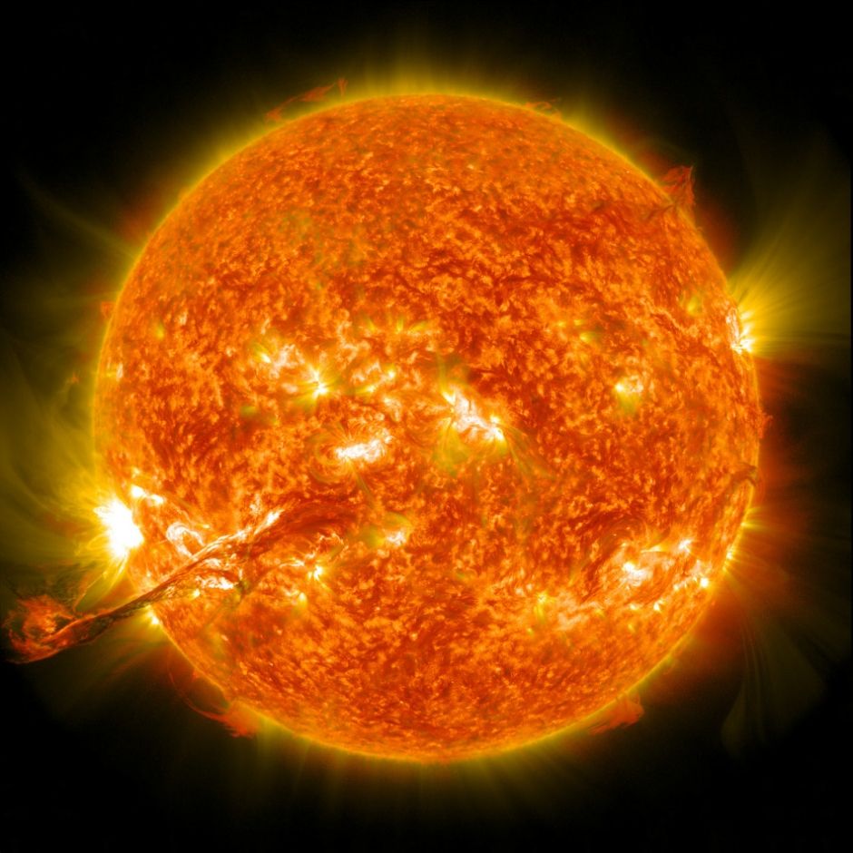 在地球之外,太阳风和宇宙射线远超我们想象,磁场能够帮助人类和其他