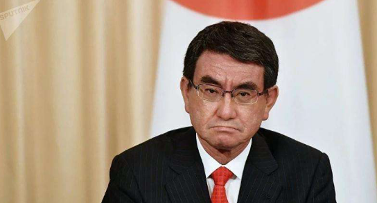 辽宁号穿越宫古海峡,日本防卫大臣不高兴?我军发言人:将常态化