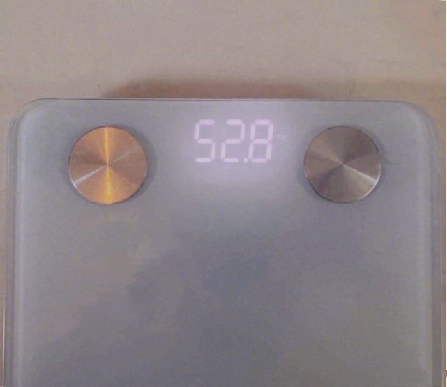 以官方166cm的身高来看,105.6斤真的不算胖啦.