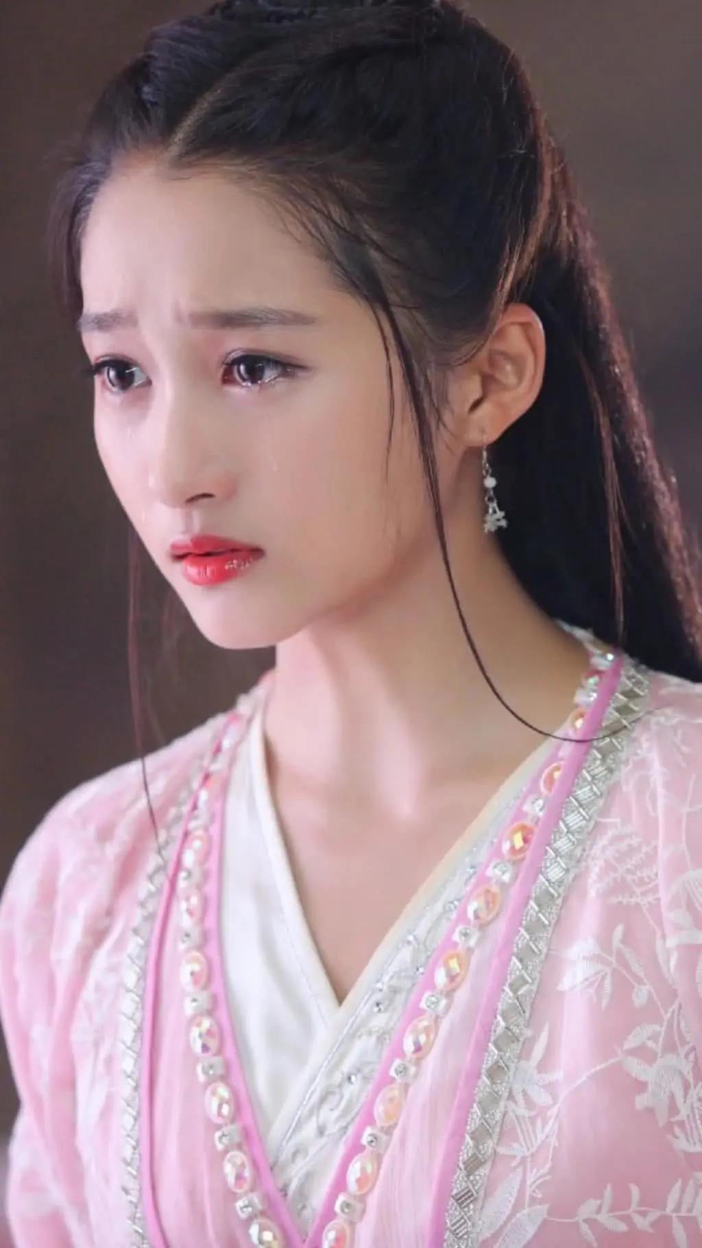 古装女星:热巴,杨幂,关晓彤,还有最后一位,你最喜欢哪个?