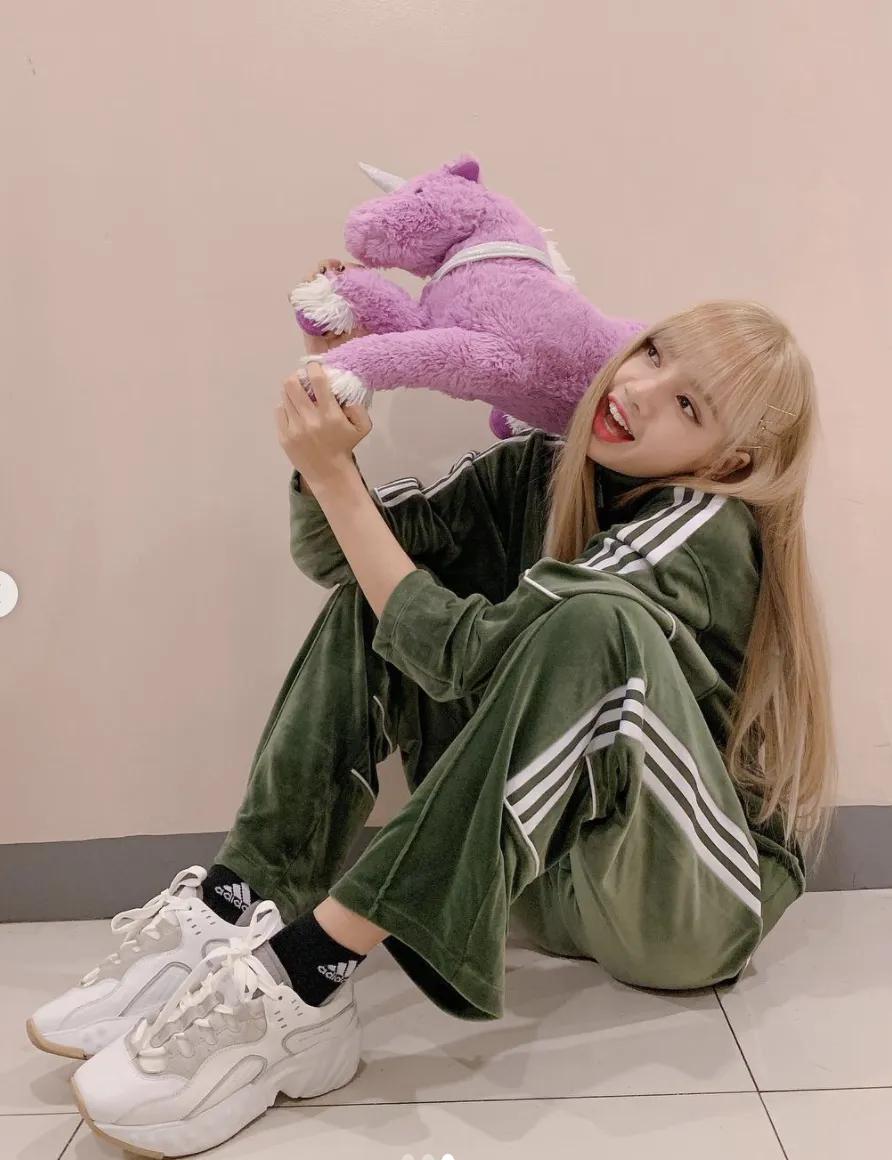 是最高的,除了 balenciaga track 系列之外,adidas yung 系列,yeezy