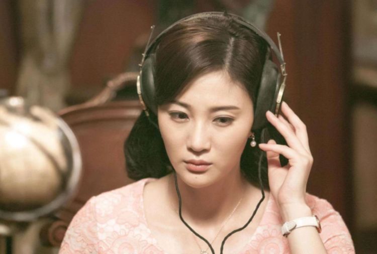 她被称为最美军花,出道十一年不用替身,脱下军装优雅知性惹人爱