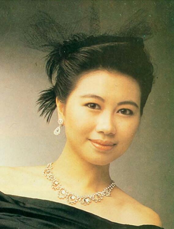 亚洲皇后杨宝玲曾被前夫曝一周要10次后嫁初恋很幸福