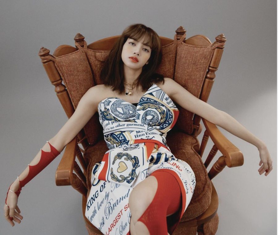 又甜又飒腿长一米八人间芭比lisa爱穿什么鞋