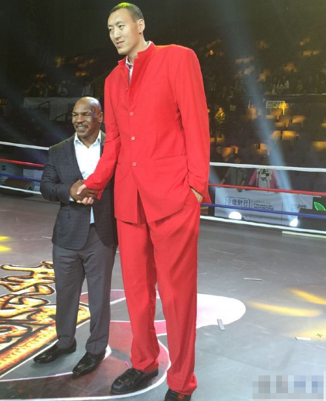 姚明有多高大詹皇自觉远离奥胖不大也不胖众将成7个小矮人