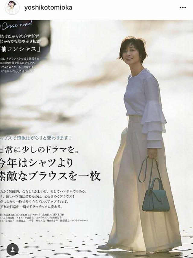 49岁不做老阿姨,这位日本博主穿搭休闲又正式,照着穿减龄又女人