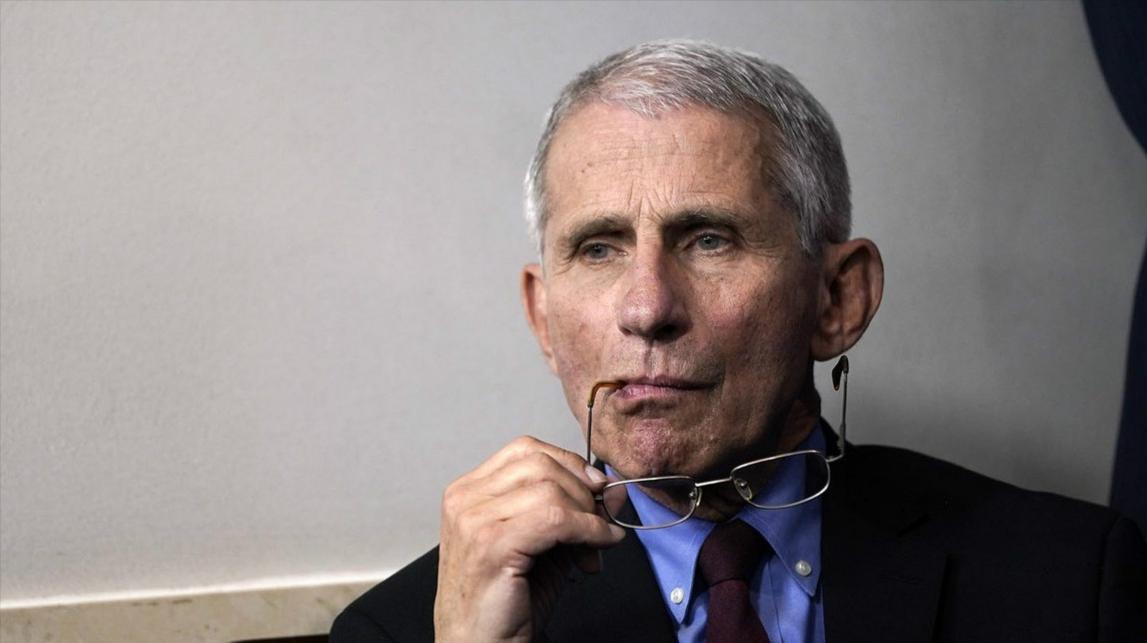 美传染病专家福奇再发警告:新冠传播速率前所未有 不会凭空消失