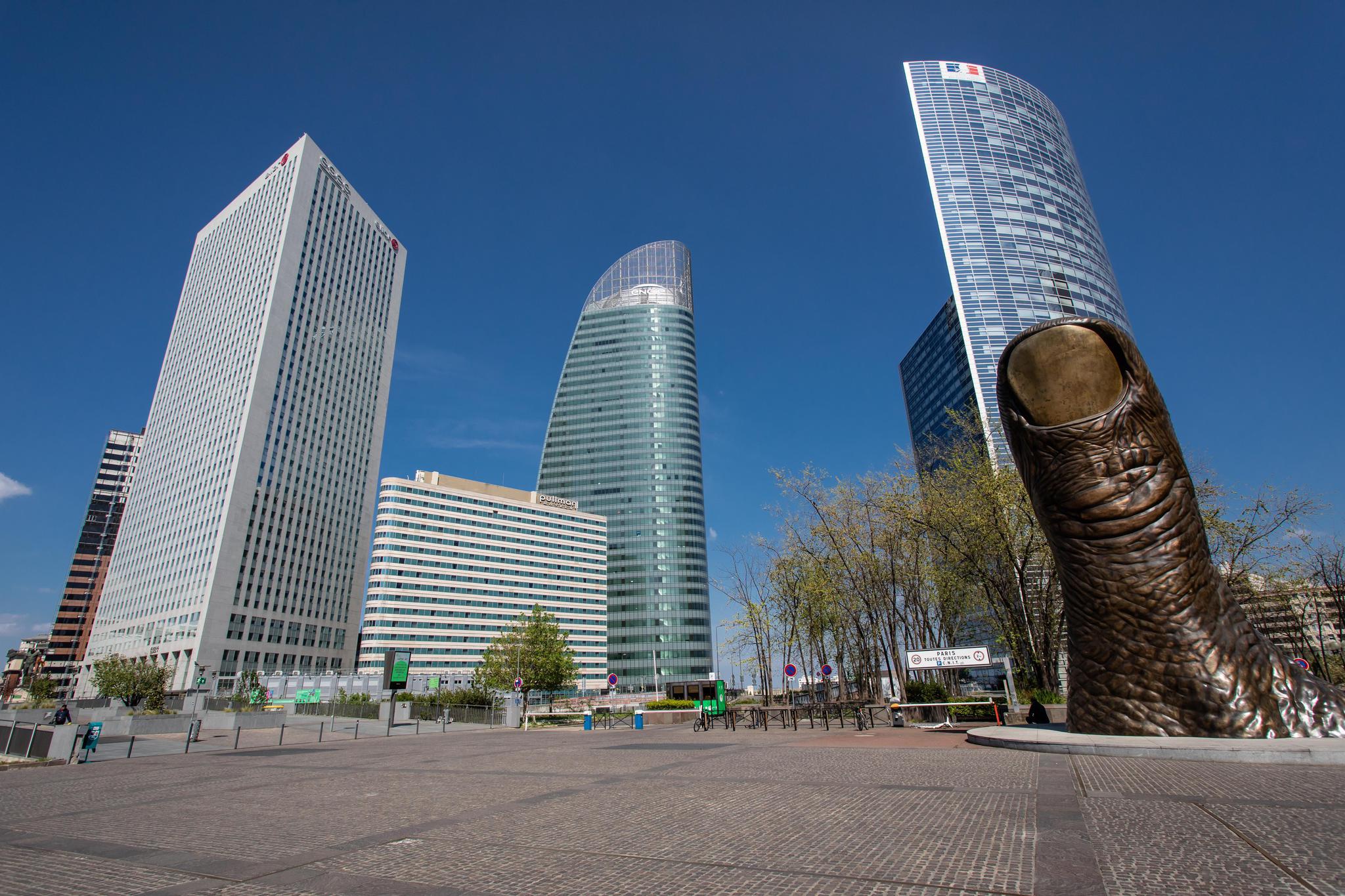 空荡的巴黎cbd——拉德芳斯商务区