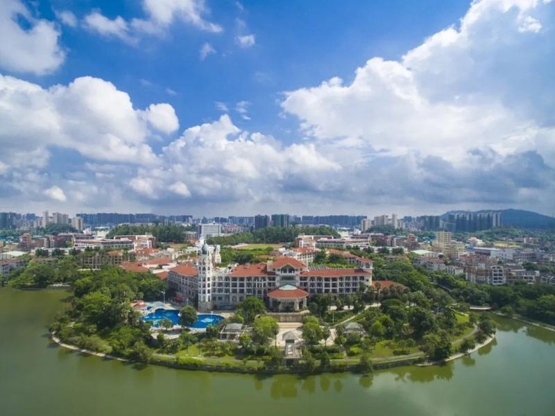 订餐电话:8969888地址:鹤山市沙坪镇人民东路40号鹤山市文华酒店有限