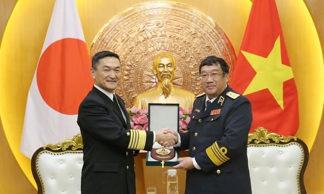 越南海军中将司令,与日俄关系密切,主管越占岛礁,是个强硬派