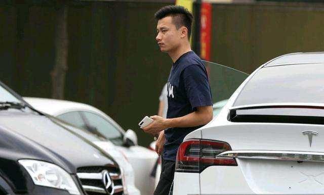 一人四换豪车算啥!32岁郜林上亿豪宅内饰曝光,一点令球迷羡慕