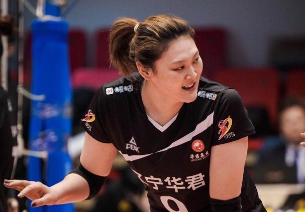 未退役中国女排前重炮手王一梅归队辽宁女排重现辉煌还要看她