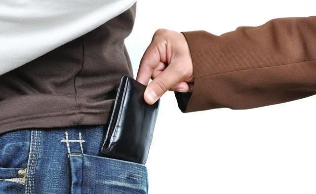 8岁儿子偷拿家里50元,妈妈发现后的做法,值得父母学习