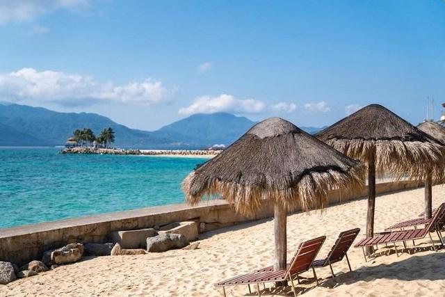 海边风景国内首屈一指,被誉为"东方夏威夷",冬季旅行者的天堂