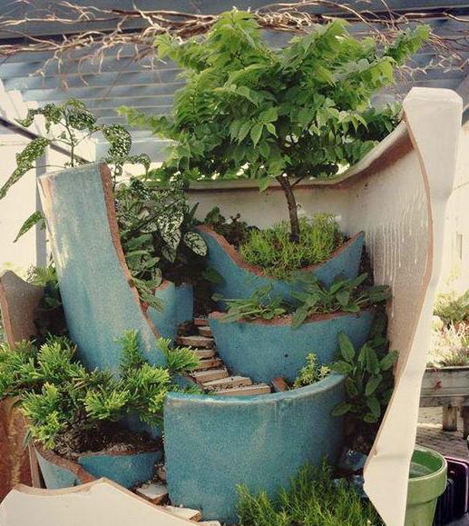 利用"碎花盆"造景,个个与众不同