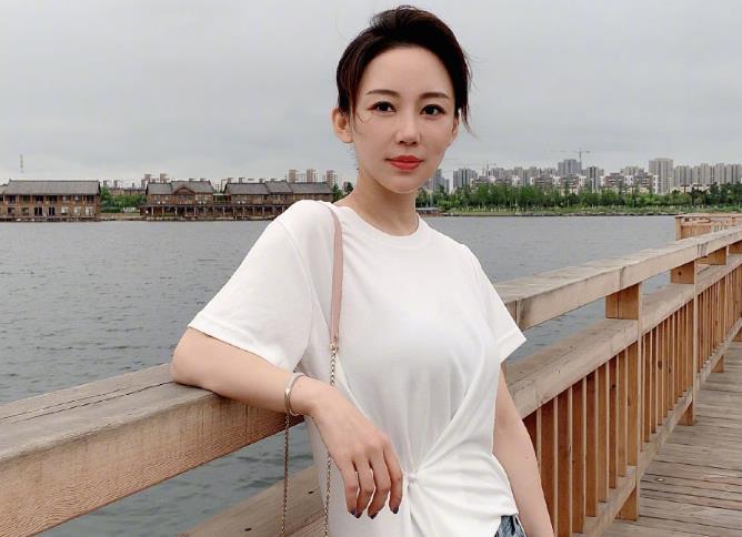 笑起来太美了,38岁黄金单身女