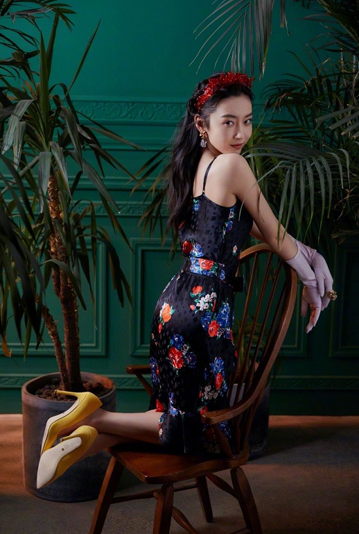 宣璐绿洲新照宛若油画少女淡黄的长裙蓬松的头发这是啥操作