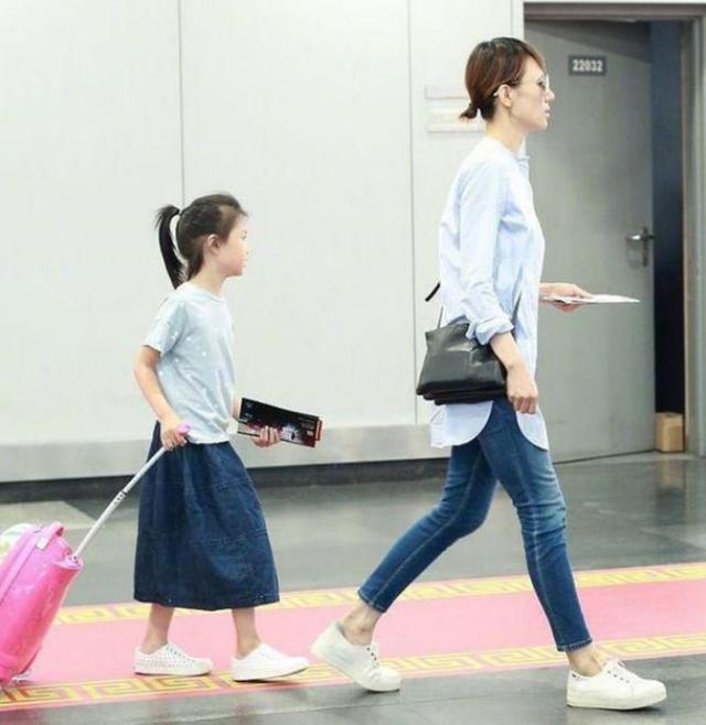 开挂式长大的夏哈哈完美继承袁泉基因网友又一个女神