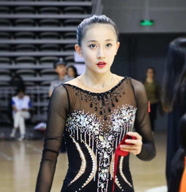 她是最美体操女神,因"挺胸"照走红网络,被黑粉恶意攻击