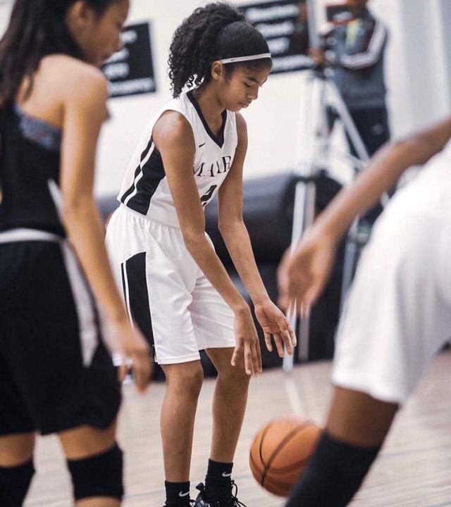 已故科比女儿荣获wnba荣誉新秀,瓦妮莎拍视频送祝福,祝贺gigi