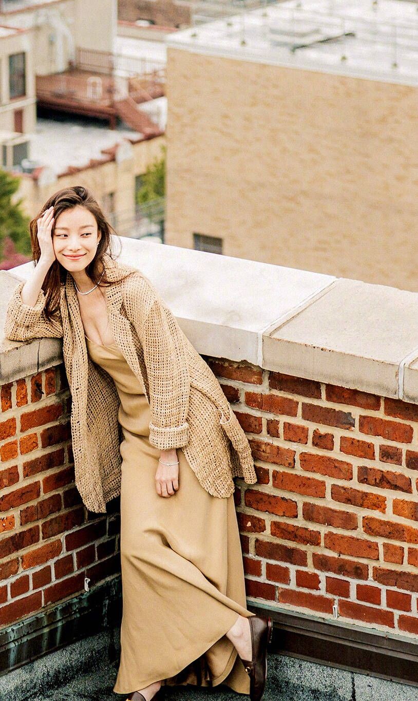 32岁的倪妮毫不显老!随性的高级感穿搭,诠释"自信女人最好命"