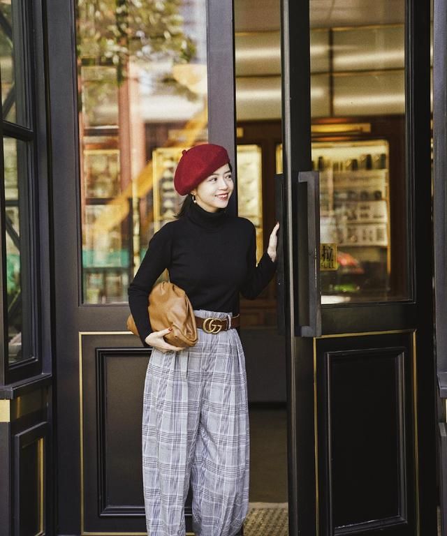 三木博主的优雅春季穿搭,摩登风连衣裙搭配牛仔裤,复古又迷人