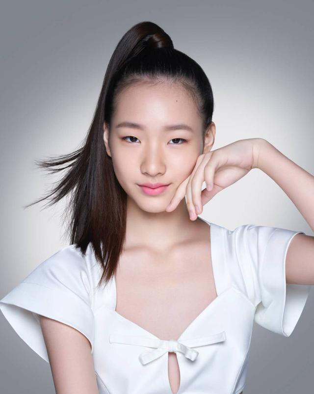 小s女儿拍摄杂志,性感不输小s,网友:看到最后竟然有点感动