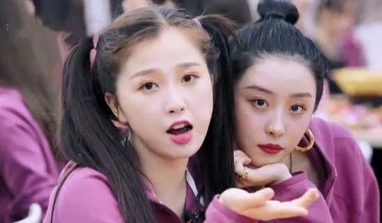 同样是选秀"锦鲤",虞书欣和杨超越,是不是拿了同一个剧本?