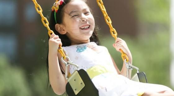 得不到父母认可的孩子可能一辈子都要活在自卑里