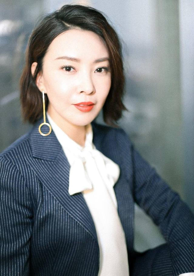 她是孙红雷的前女友也是张嘉译的前妻38岁再婚嫁富豪