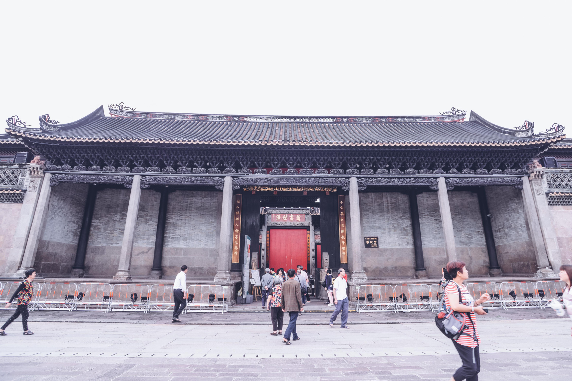 不过,解放之后,北方祠堂陆续推倒改建,南方的祠堂却保存得很好,特别是