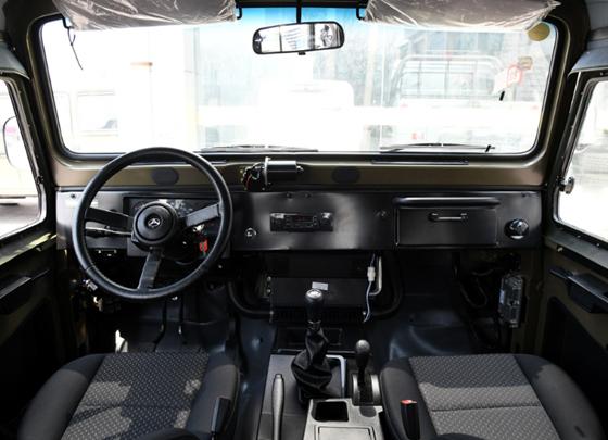 还有许多北汽212玩家,更青睐之前的老内饰,他们说,这样一改,就没有