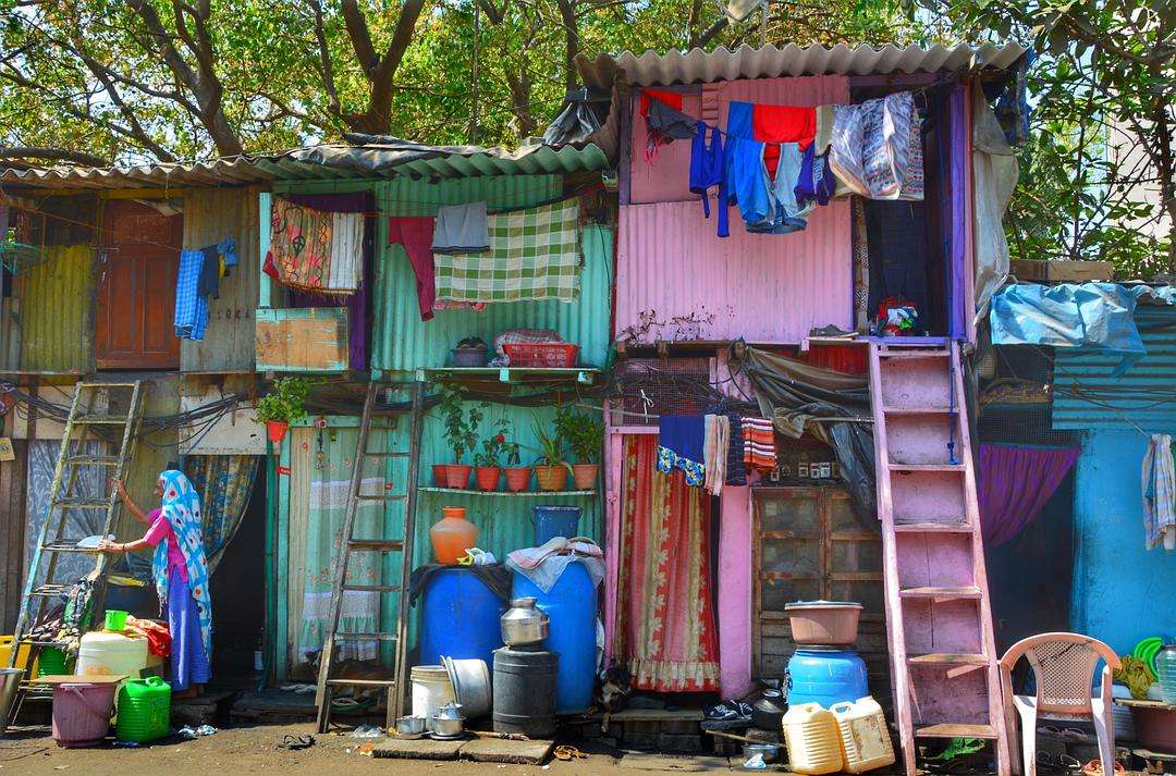 印度有多少人住在贫民窟