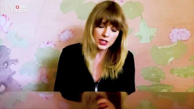 泰勒斯威夫特燃爆全球义演直播一身黑衣显憔悴弹唱歌曲含深意