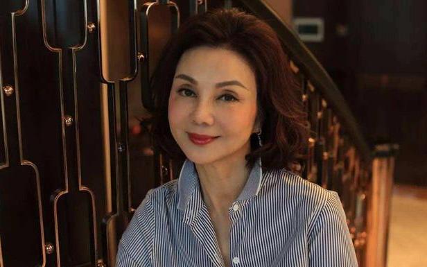 靠"小婉君"一战成名,离婚后拿4亿分手费潇洒度日