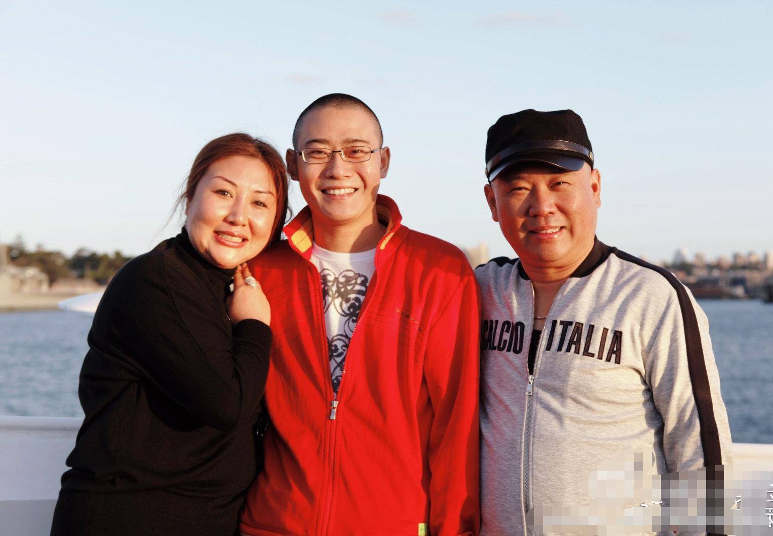 郭德纲爱徒为师娘庆生,配图却用旧照,却被指不走心?