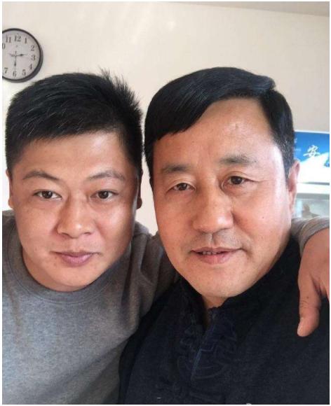 谢永强和娇妻做美食,意外曝光乡下私宅,房屋破旧窗户